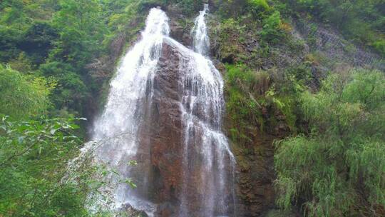 陇南成县西峡颂瀑布 高山间流水 山涧小溪