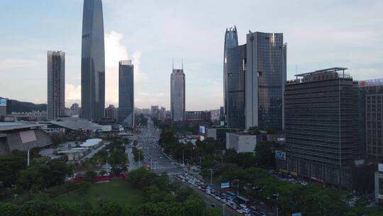 夜幕降临前的城市