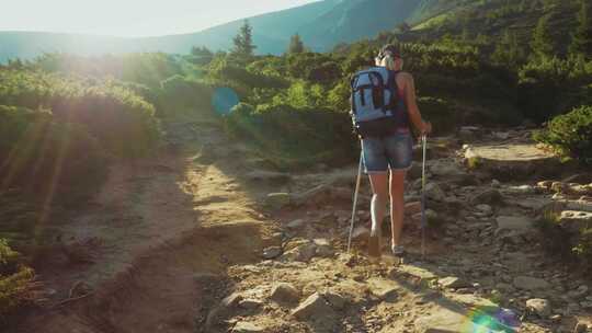 年轻游客登山年轻人天空鸟瞰