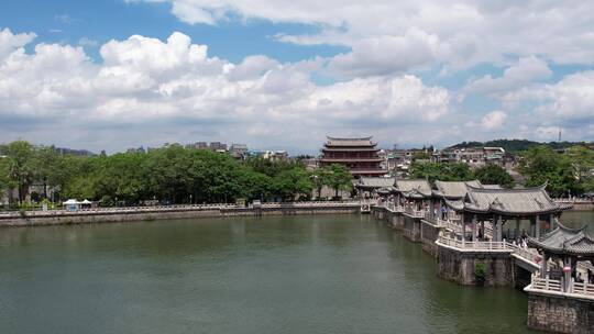 蓝天白云下的潮州广济桥航拍视频素材模板下载