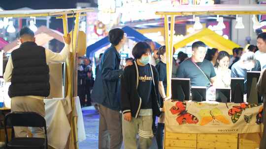 浙江省杭州市武林夜市夜晚夜景逛街购物人群