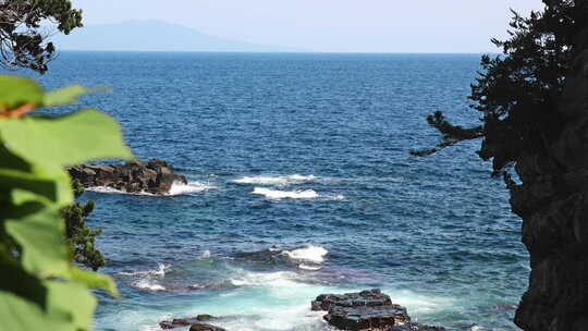 日本城崎海岸海边分光 海浪拍打礁石