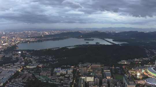 夏季台风天西湖航拍全景 一半城市一半自然