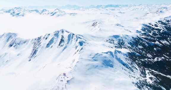 航拍冬季白雪覆盖的夹金山风景