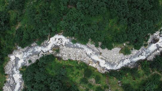 云南雨崩村冰川雪山融化河水流动航拍