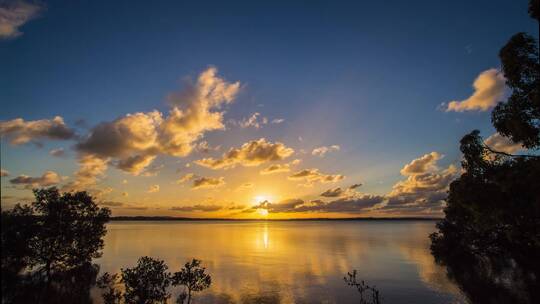 澳大利亚沃里克湖上日落的延时摄影