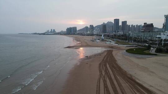 航拍山东青岛海滨浴场