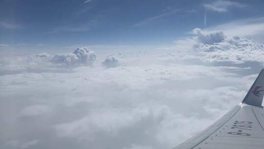 飞机窗外风景云海空中飞行机舱第一视角风光