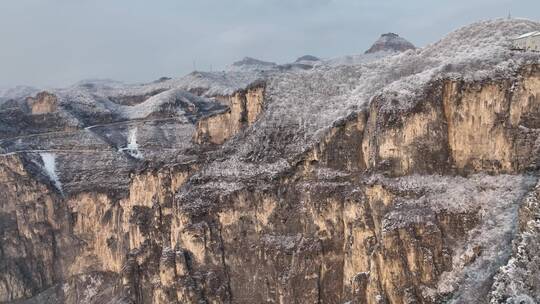 航拍焦作云台山峰林峡山脉冬季雾凇雪景