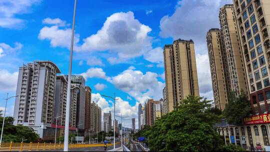 蓝天白云下城市延时摄影