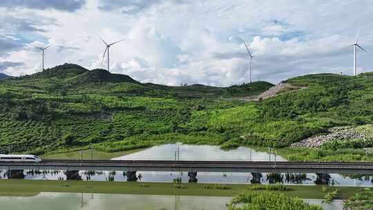 中国高铁动车和谐号驶过山川与村庄