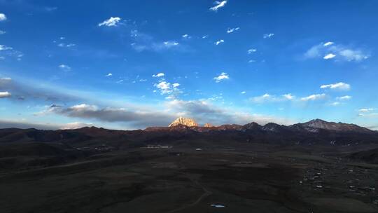西藏高原雪山航拍