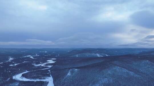 延时航拍大兴安岭山林雪景云彩