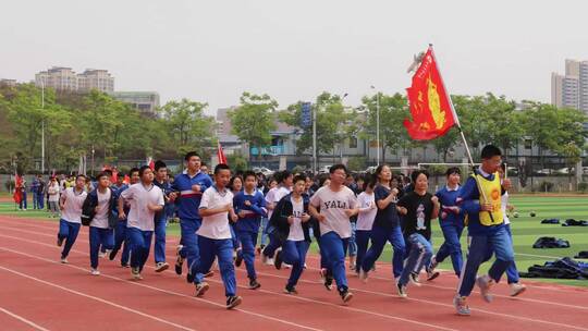 麓谷雅礼实拍学生跑操