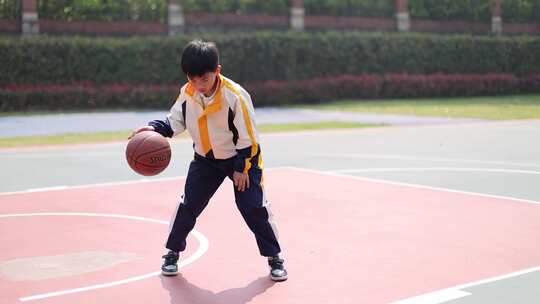 男孩打篮球 体育运动 锻炼 球场视频素材模板下载