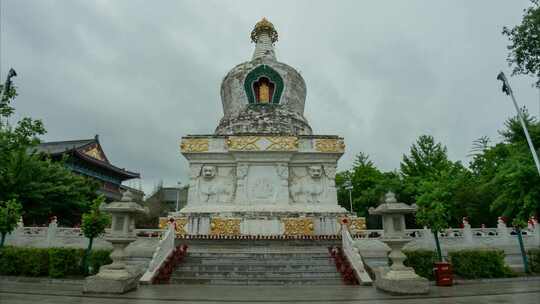 佛塔护国永光寺沈阳东塔正面下雨天乌云翻滚