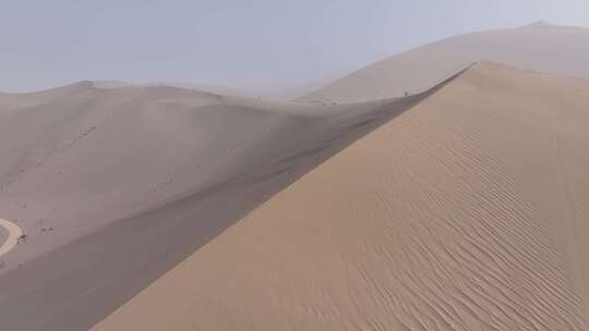 航拍沙漠鸣沙山景区自然干旱风景沙丘荒漠
