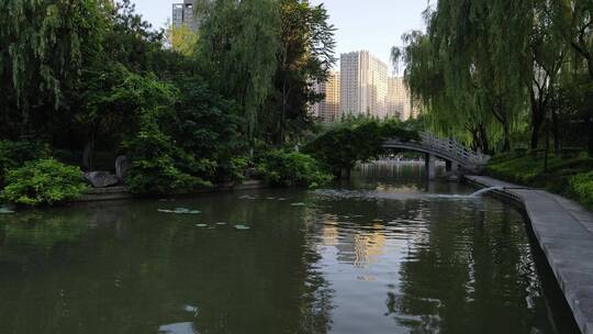 西安丰庆公园小桥湖水视频素材模板下载