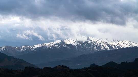 雪山移动云层的时移