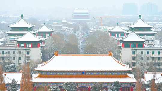 北京景山公园冬季下雪天风光