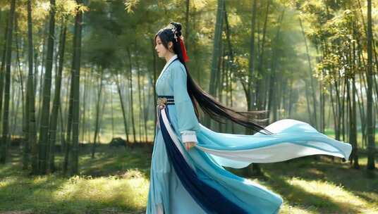 竹林中身着汉服的女子漫步