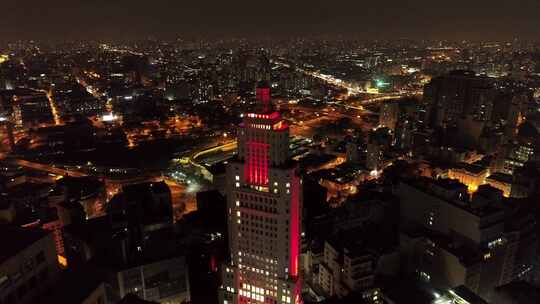 巴西圣保罗市中心的夜景。市中心的夜间城市景观