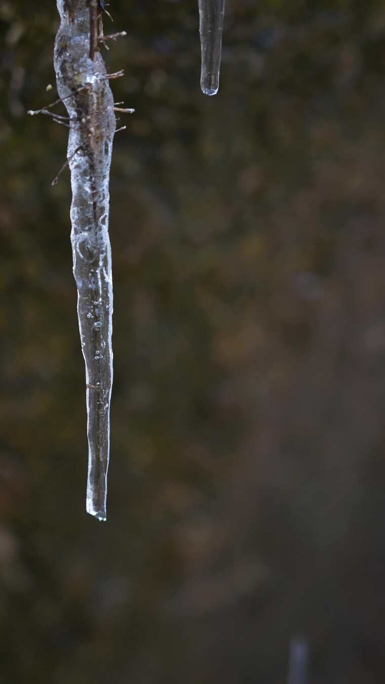 冰雪融化冰锥滴水升格