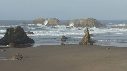 海岸边的岩石视频素材模板下载