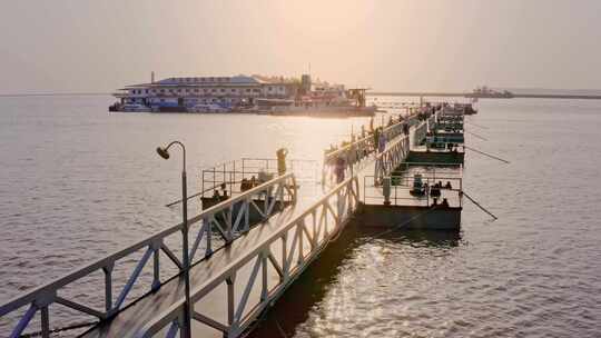 岳阳洞庭湖飘尾夕阳下湖边风光