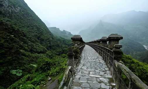 山间石砌步道风景