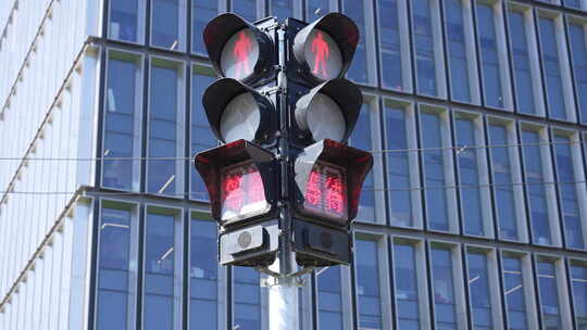 十字路口红绿灯