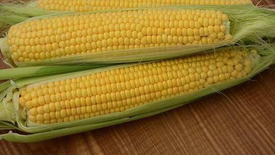 新鲜玉米甜玉米蔬菜农业粮食营养食材