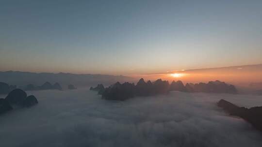 清晨云海日出云层山顶山林山峰云雾缭绕风景