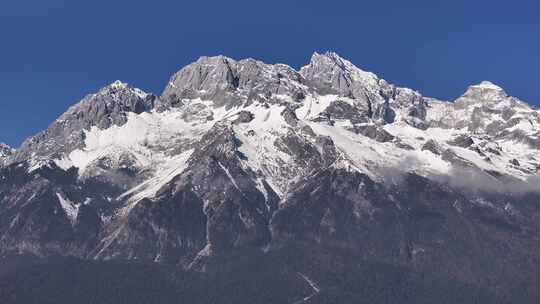 航拍晴天丽江雪山山脉