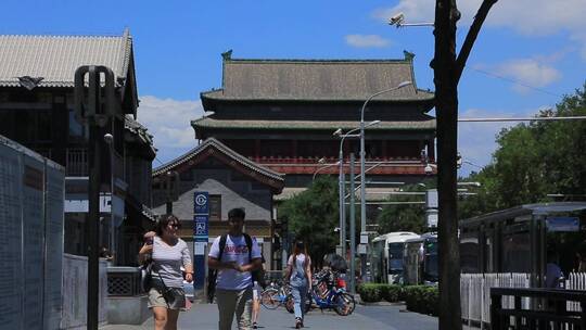 什刹海 地铁口 和 路上行人