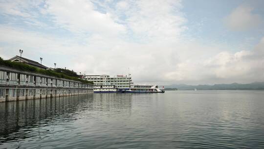千岛湖里游船码头视频素材模板下载