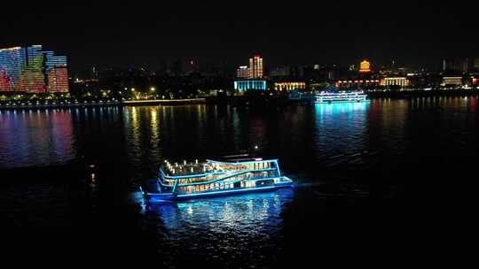 长江荣耀号灯光秀夜景航拍空镜头