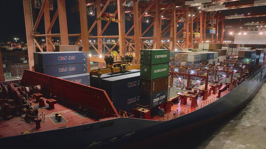 上海洋山港口货轮装卸货视频素材模板下载