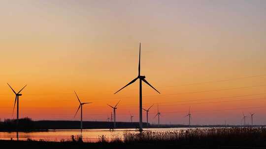 航拍夕阳湖泊风力发电机组乡村振兴环保能源视频素材模板下载