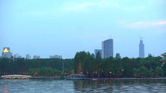 武汉东湖地拍湖边沿岸树木建筑