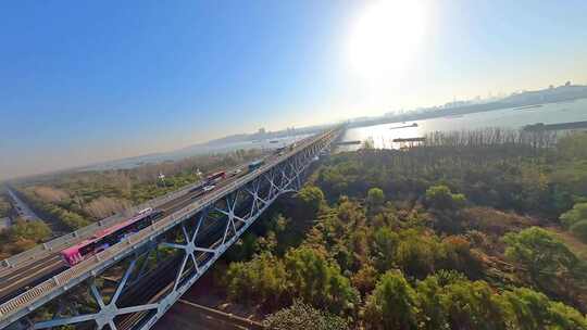穿越机航拍南京长江大桥日出车流火车车流