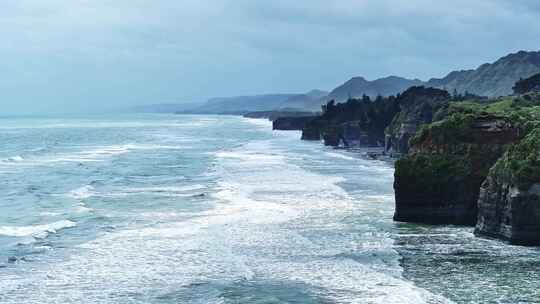 新西兰海岸线礁石海浪