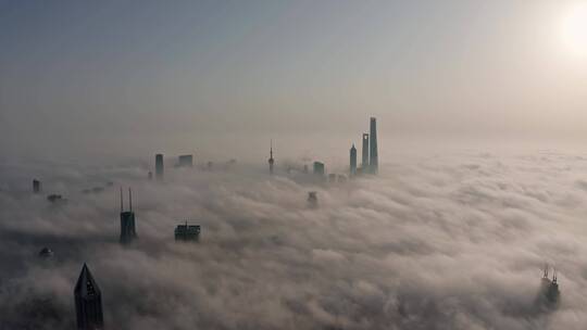 上海陆家嘴日出金光平流雾城市航拍4K