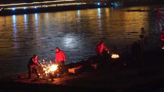 打铁花 传统表演 传统文化 节日气氛 夜景
