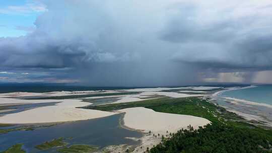 Jericoacoara Ceara巴西。风景优美的沙丘和绿松石雨水湖