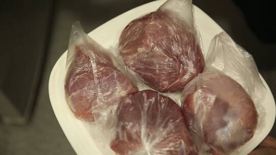 牛肉猪肉切分分装冷冻冰箱储存视频素材模板下载