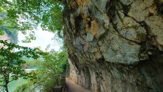 柳州龙潭公园山水风景悬崖山路壁挂小路