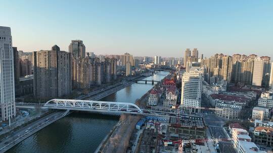 天津海河城市高楼车流航拍河边城市