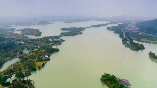 江南的城市湖泊