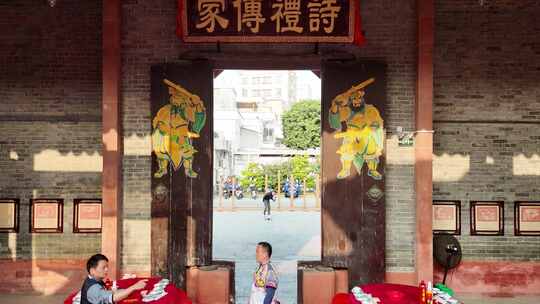 围桌宴席热闹场景航拍